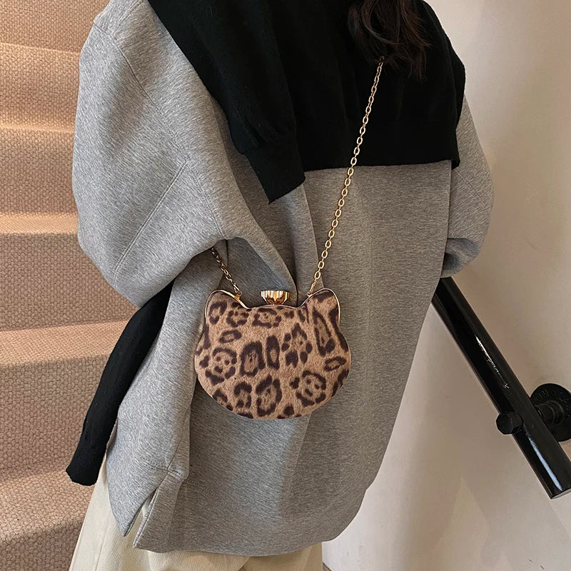 Women Chain Decor Crossbody Bag Clutch Purse Small Shoulder Bag for Bride Wedding