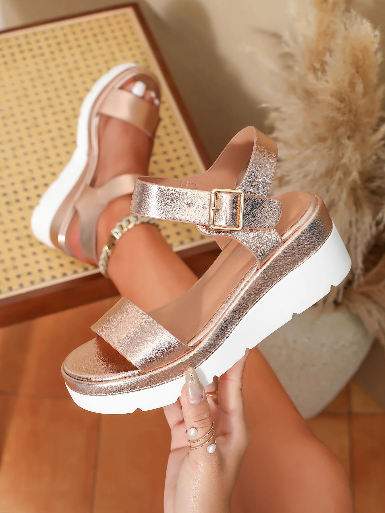 2025 Summer New Versatile and Comfortable Thick Bottom Slope Heel Flat Bottom Middle Heel Sandals for Women