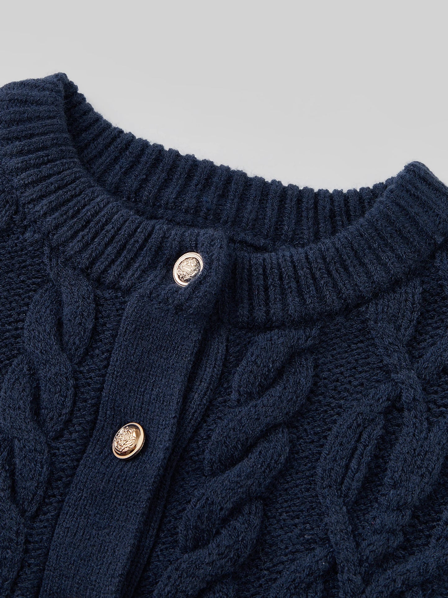 Ladies Cozy Button-Front Cardigan with Cable Knit Detailing and Long Sleeves - Stylish Fall Knitwear for Everyday Wear