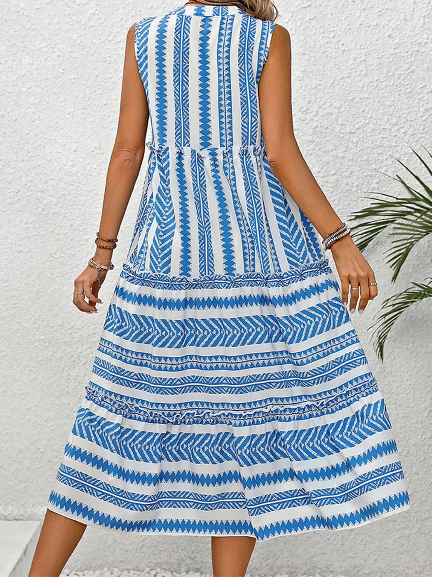 Elegant Floral Print Sleeveless Dress with V-Neck and Button Detail for Women s Summer Beach Party or Streetwear Club