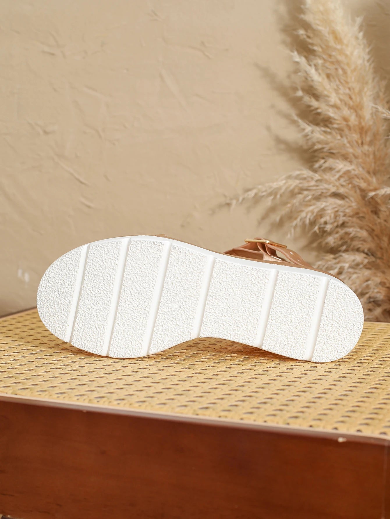 2025 Summer New Versatile and Comfortable Thick Bottom Slope Heel Flat Bottom Middle Heel Sandals for Women