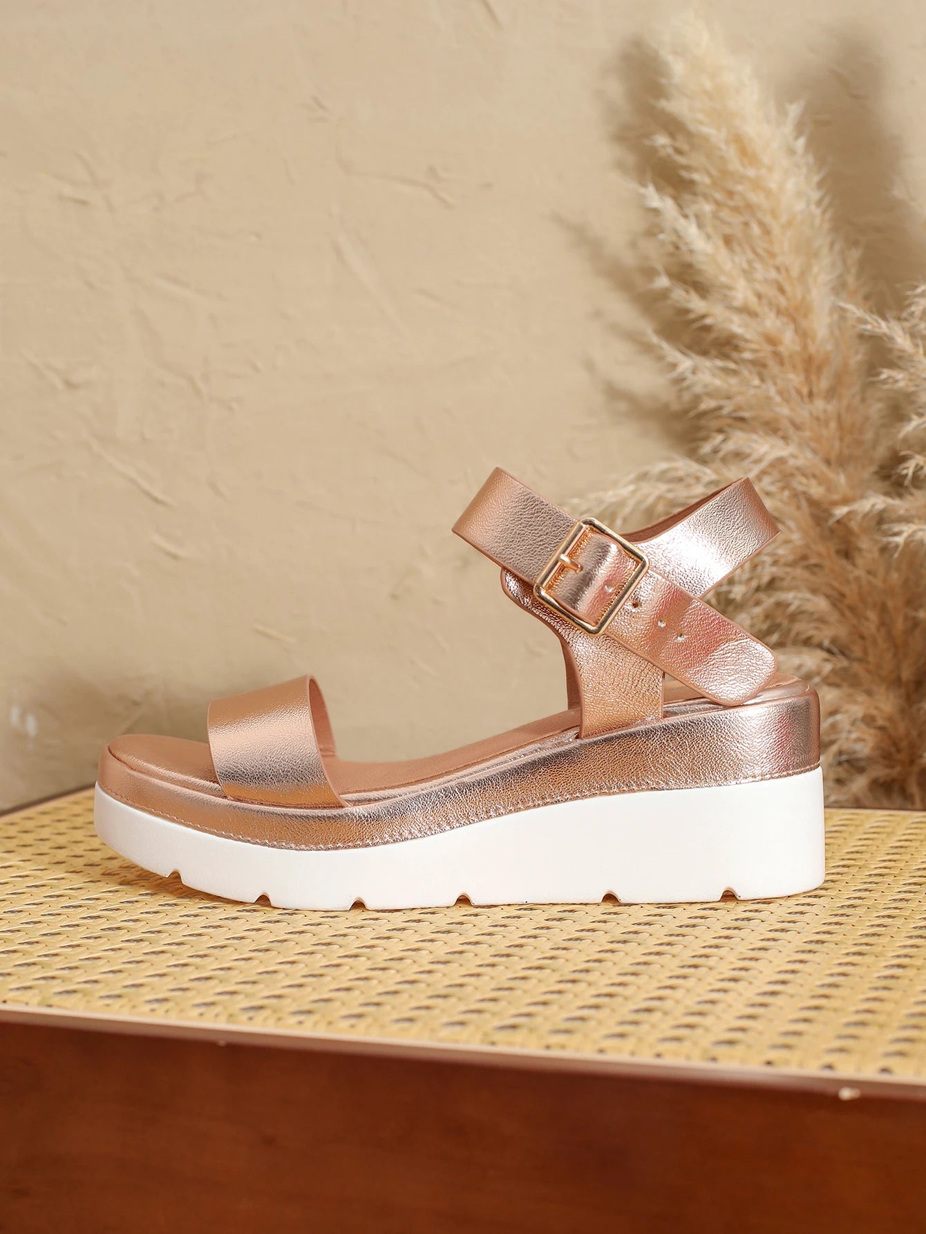 2025 Summer New Versatile and Comfortable Thick Bottom Slope Heel Flat Bottom Middle Heel Sandals for Women