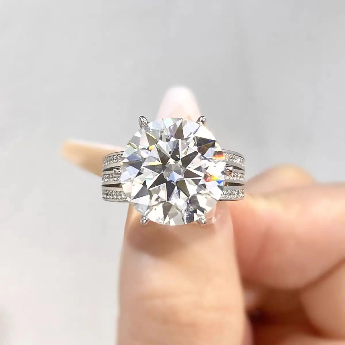 A luxurious 5-carat moissanite ring set with 18K white gold and 925 silver, perfect for a holiday gift.