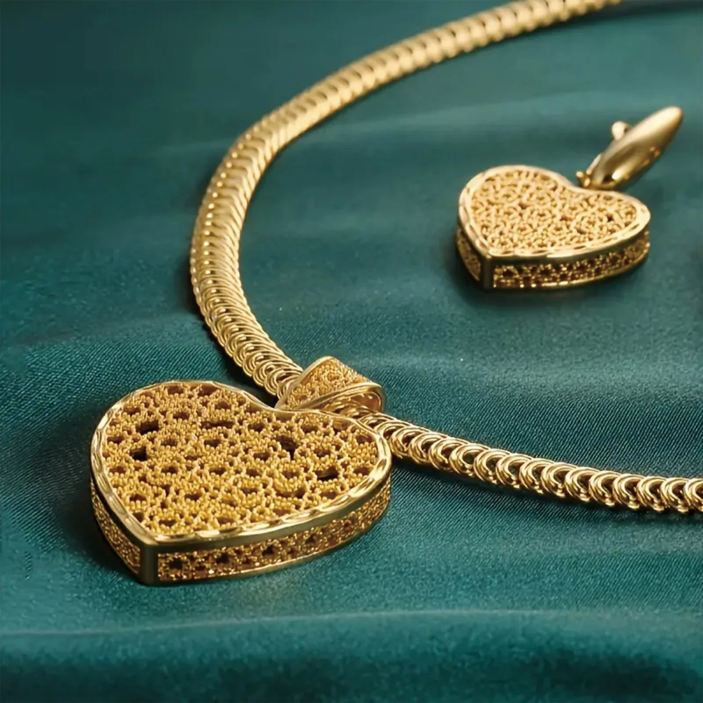 925 Silver, 2 Piece Elegant 18K Gold Plated Jewellery Set - Boho Chic Heart Pendant Necklace and Matching Earrings, Anti-Allergy