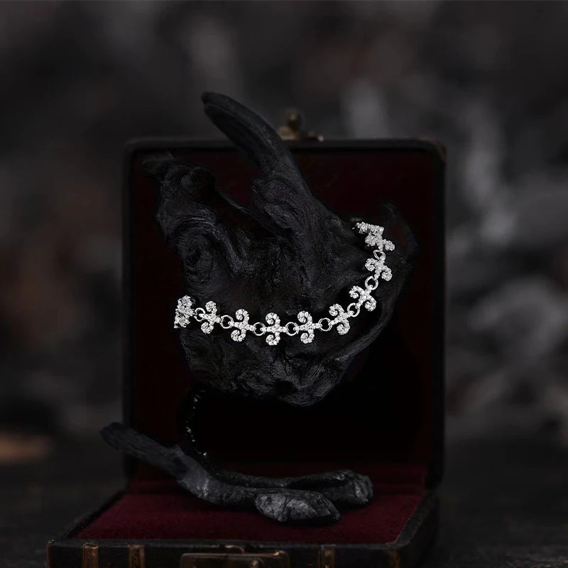 One elegant men's 925 silver ankle accessory, featuring a moissanite gemstone, lightweight at 4.5 grams, complete with a profess