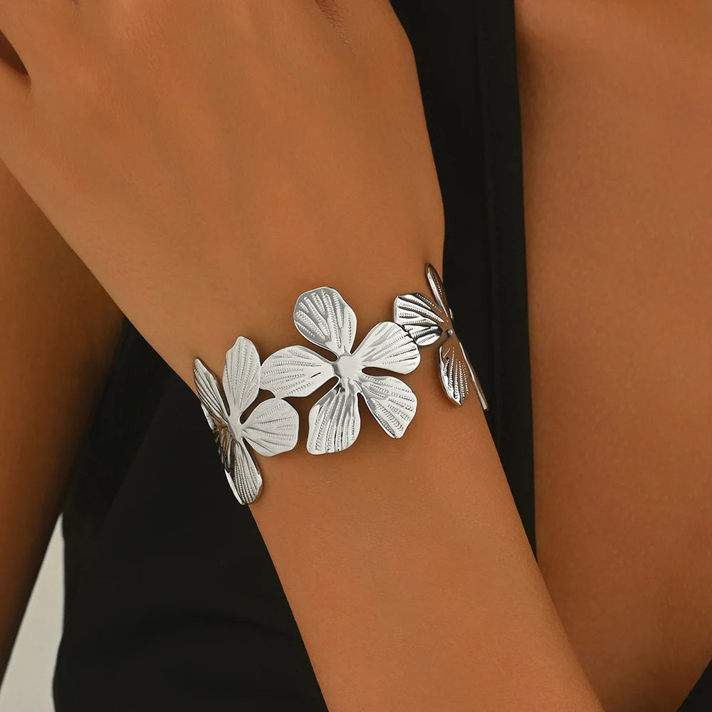 Lxalry 18K Gold Plated Stainless Steel Floral Carved Mirror Bracelet Hypoallergenic Skin Safe Jewelry With Artisan Texture