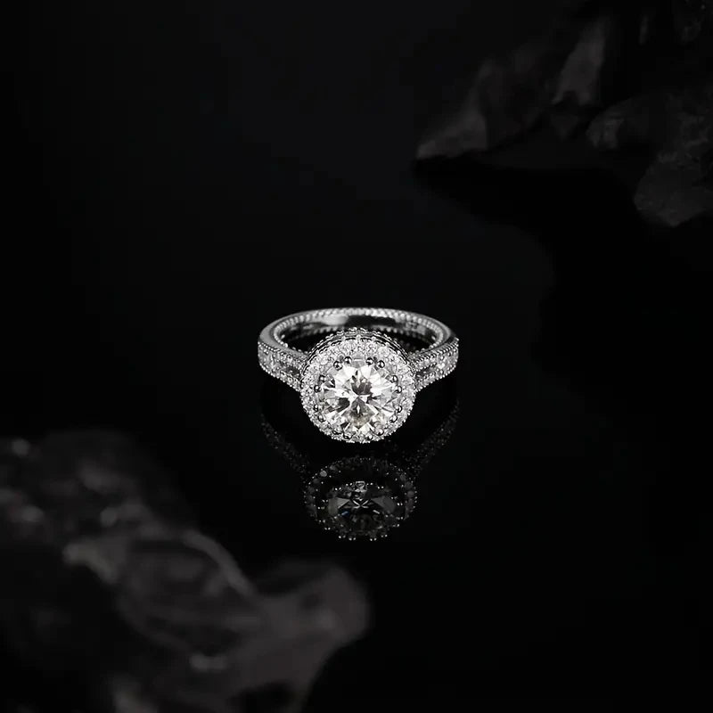 Stylish 18K White Gold Plated S925 Silver Inlaid 1-3 Carat Moissanite Ring with 5A Zirconia - Suitable for Daily Wear and Specia