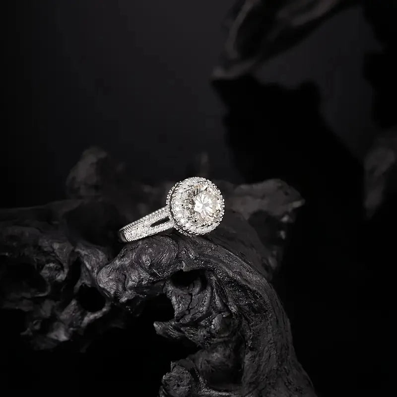 Stylish 18K White Gold Plated S925 Silver Inlaid 1-3 Carat Moissanite Ring with 5A Zirconia - Suitable for Daily Wear and Specia