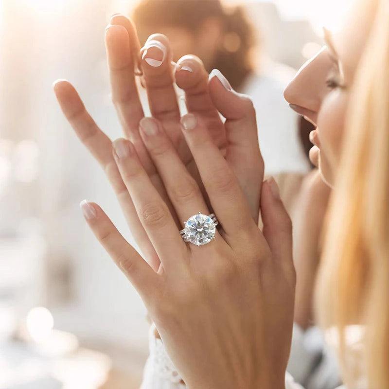 A luxurious 5-carat moissanite ring set with 18K white gold and 925 silver, perfect for a holiday gift.